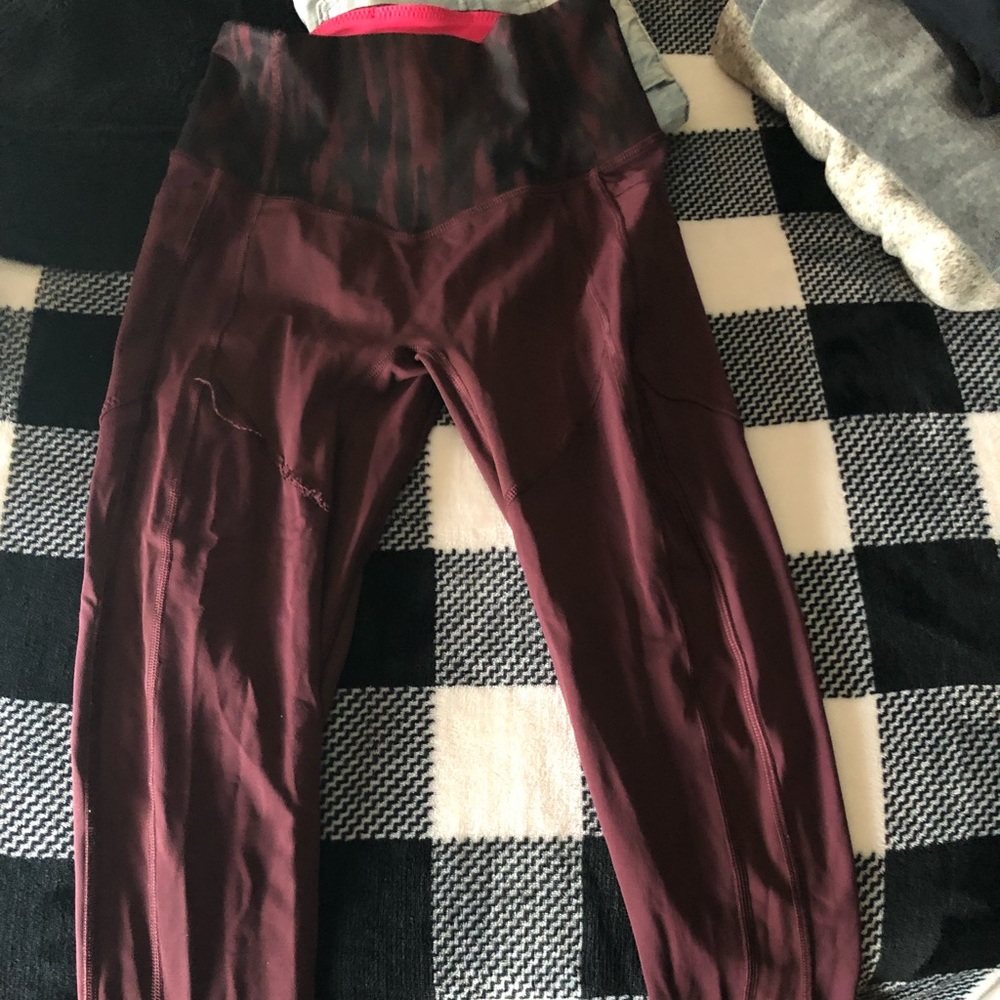 LULULEMON Maroon leggings (all the right places)